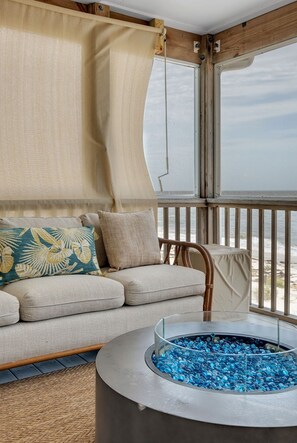 Living area - Luxury Beach Front Cottage on Alligator Point (Alligator Point)