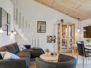 Fernseher, Kamin, DVD-Player
