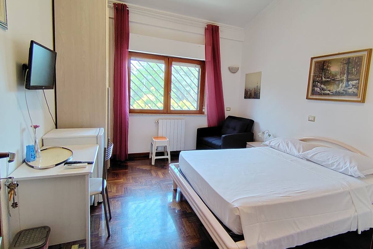 Habitación doble Confort, para no fumadores | Escritorio y wifi gratis 
