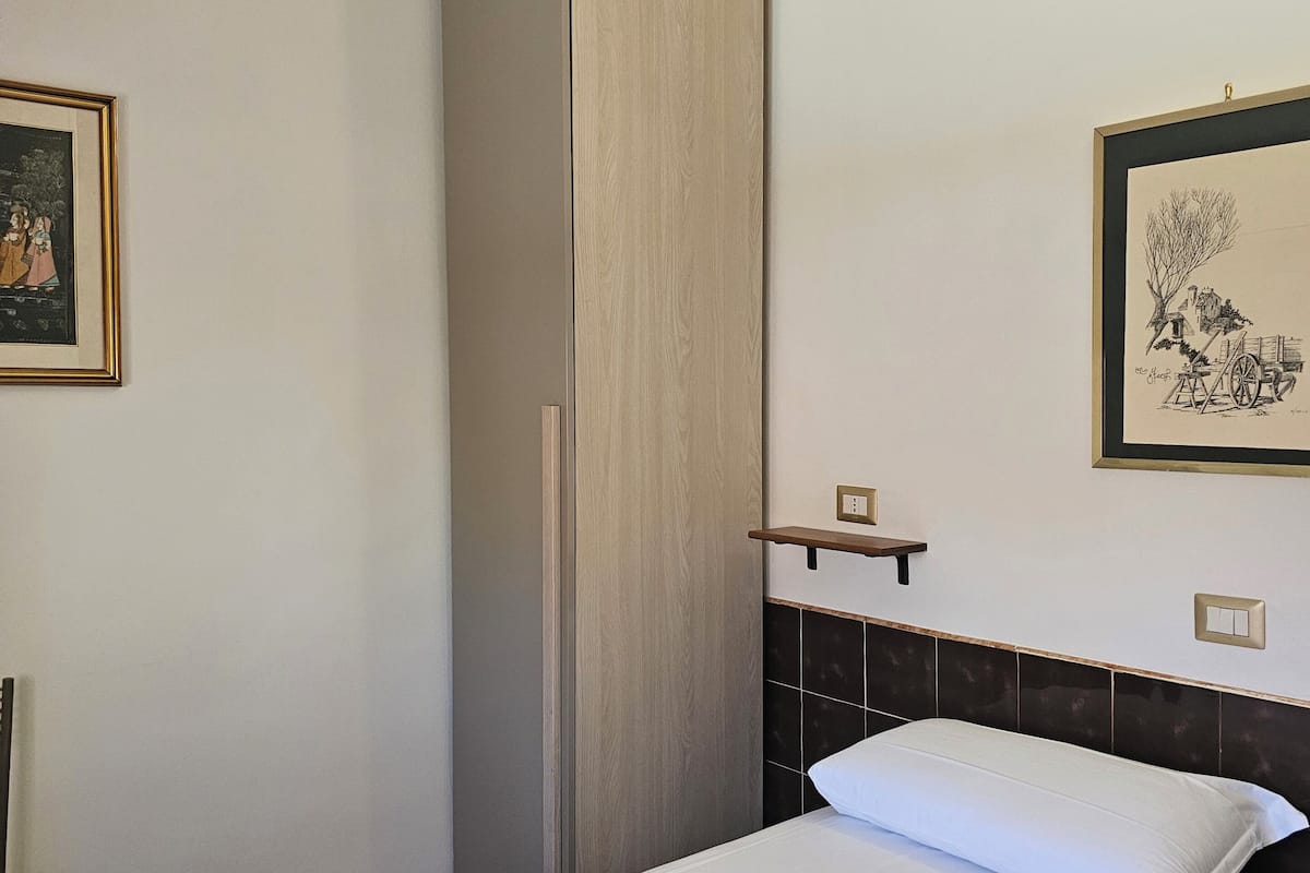 Habitación individual Confort, para no fumadores | Escritorio y wifi gratis 