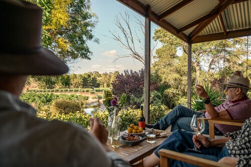 The Artist’s Homestead – Artistic Vineyard Retreat