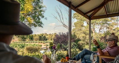 The Artist’s Homestead – Artistic Vineyard Retreat