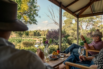 The Artist’s Homestead – Artistic Vineyard Retreat