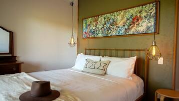 Tabla de planchar con plancha, wifi gratis, ropa de cama