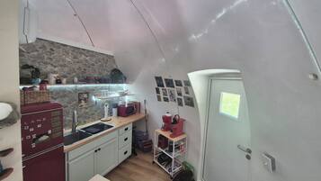 Fridge, microwave, dishwasher, coffee/tea maker