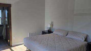 3 bedrooms, internet, bed sheets