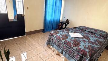 Espacio para trabajar con laptop y wifi gratis