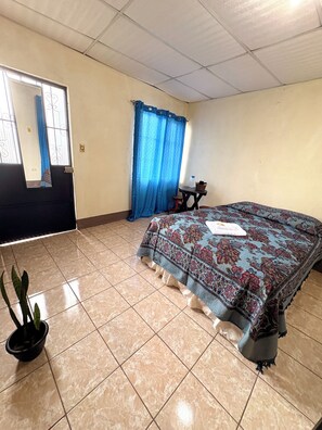 Laptop workspace, free WiFi - Casa de Huéspedes Elizabeth (Antigua Guatemala)