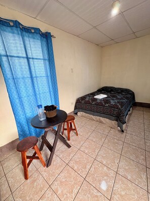 Laptop workspace, free WiFi - Casa de Huéspedes Elizabeth (Antigua Guatemala)