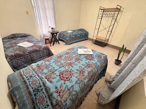 Triple Room, Balcony, Mountain View | Laptop workspace, free WiFi - Casa de Huéspedes Elizabeth (Antigua Guatemala)