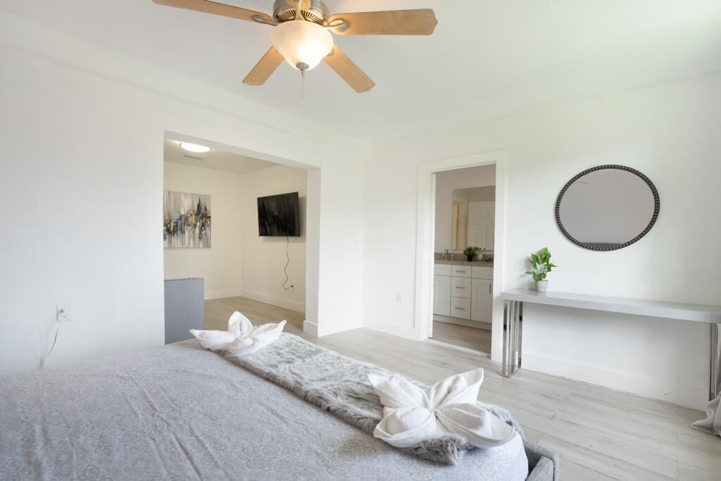 4 bedrooms, iron/ironing board, WiFi, bed sheets
