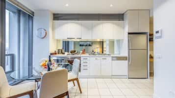 Apartment, Balkon, Flussblick | Eigene Küche