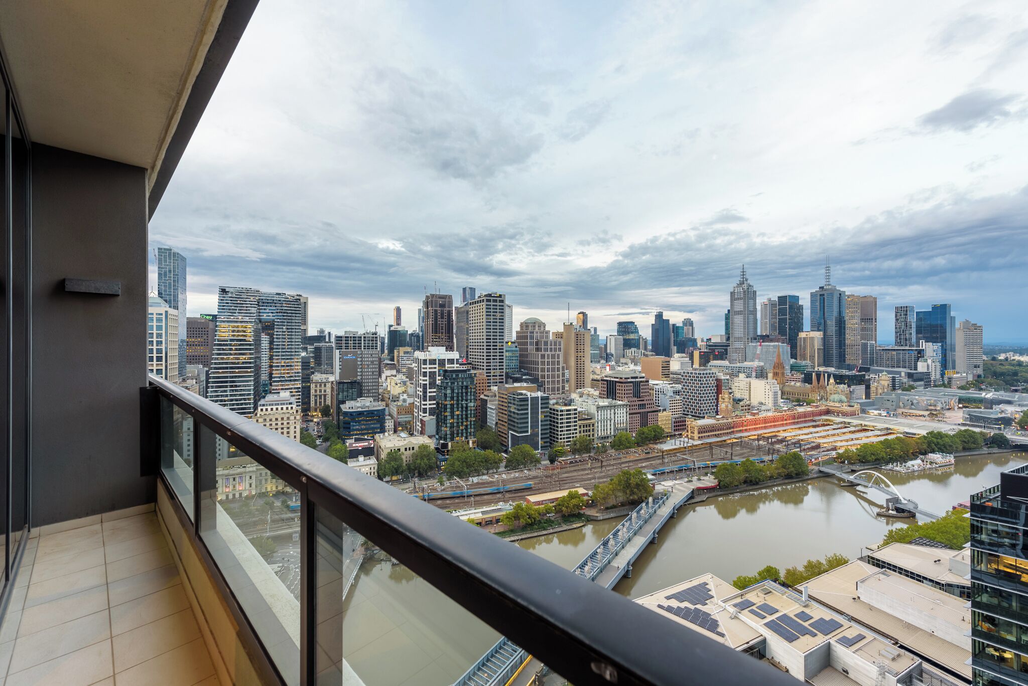 Apartment, Balkon, Flussblick | Ausblick vom Zimmer
