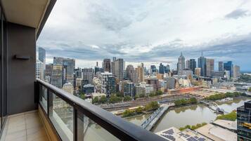 Apartment, Balkon, Flussblick | Ausblick vom Zimmer