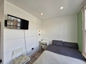 Room - Studio - Transport Links - Wifi - Sleeps 2 (London)