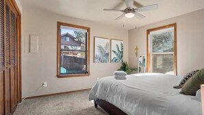 Room - ​5-Min Walk to Lake! Spacious 5BR Condo w/ Fire Pits (Cascade)