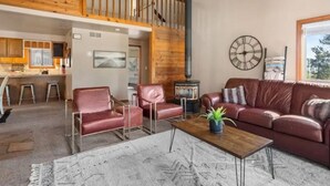 Living area - ​5-Min Walk to Lake! Spacious 5BR Condo w/ Fire Pits (Cascade)