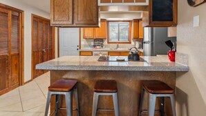 Private kitchen - ​5-Min Walk to Lake! Spacious 5BR Condo w/ Fire Pits (Cascade)