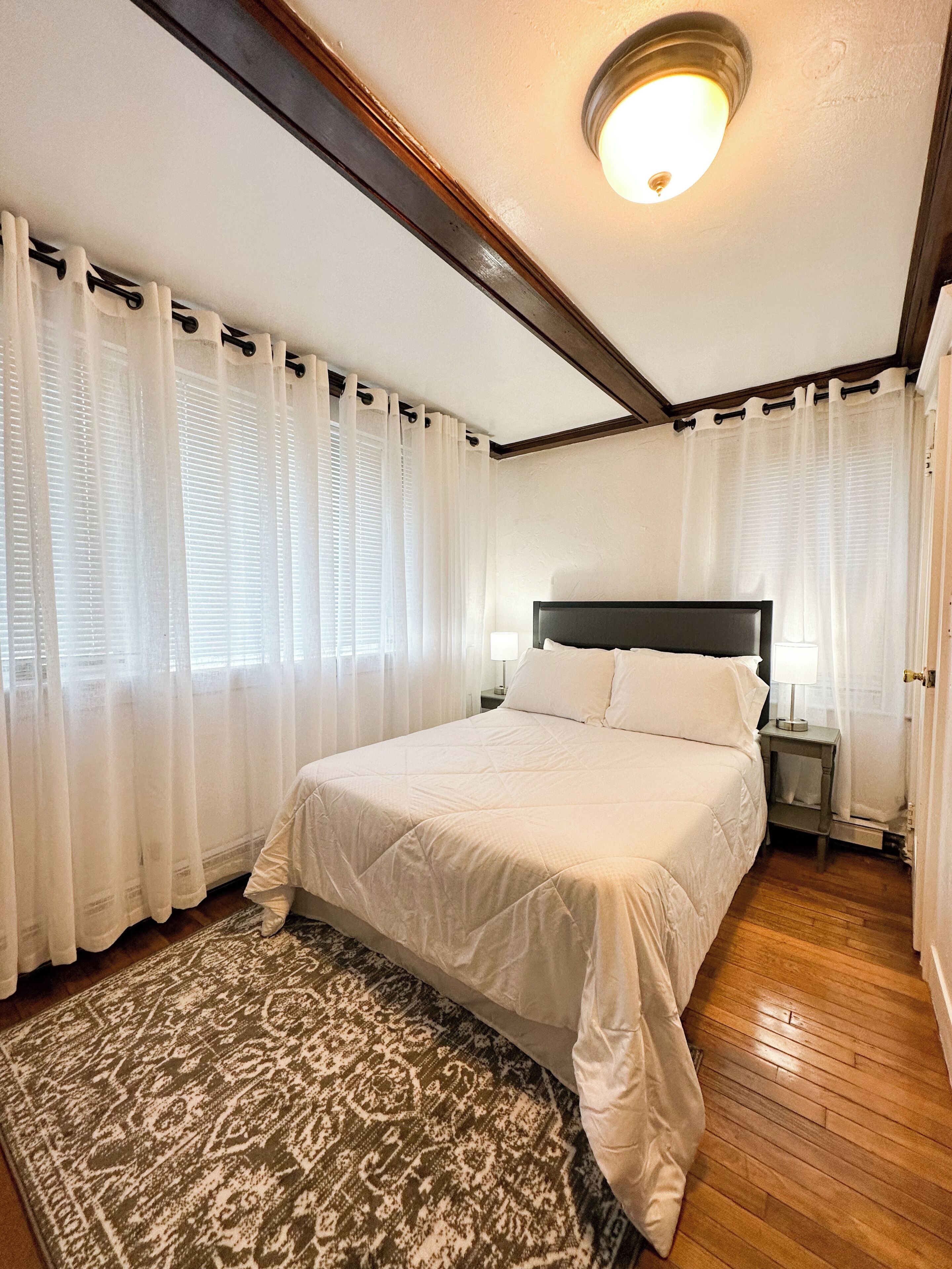 1 habitación, tabla de planchar con plancha, wifi y ropa de cama 