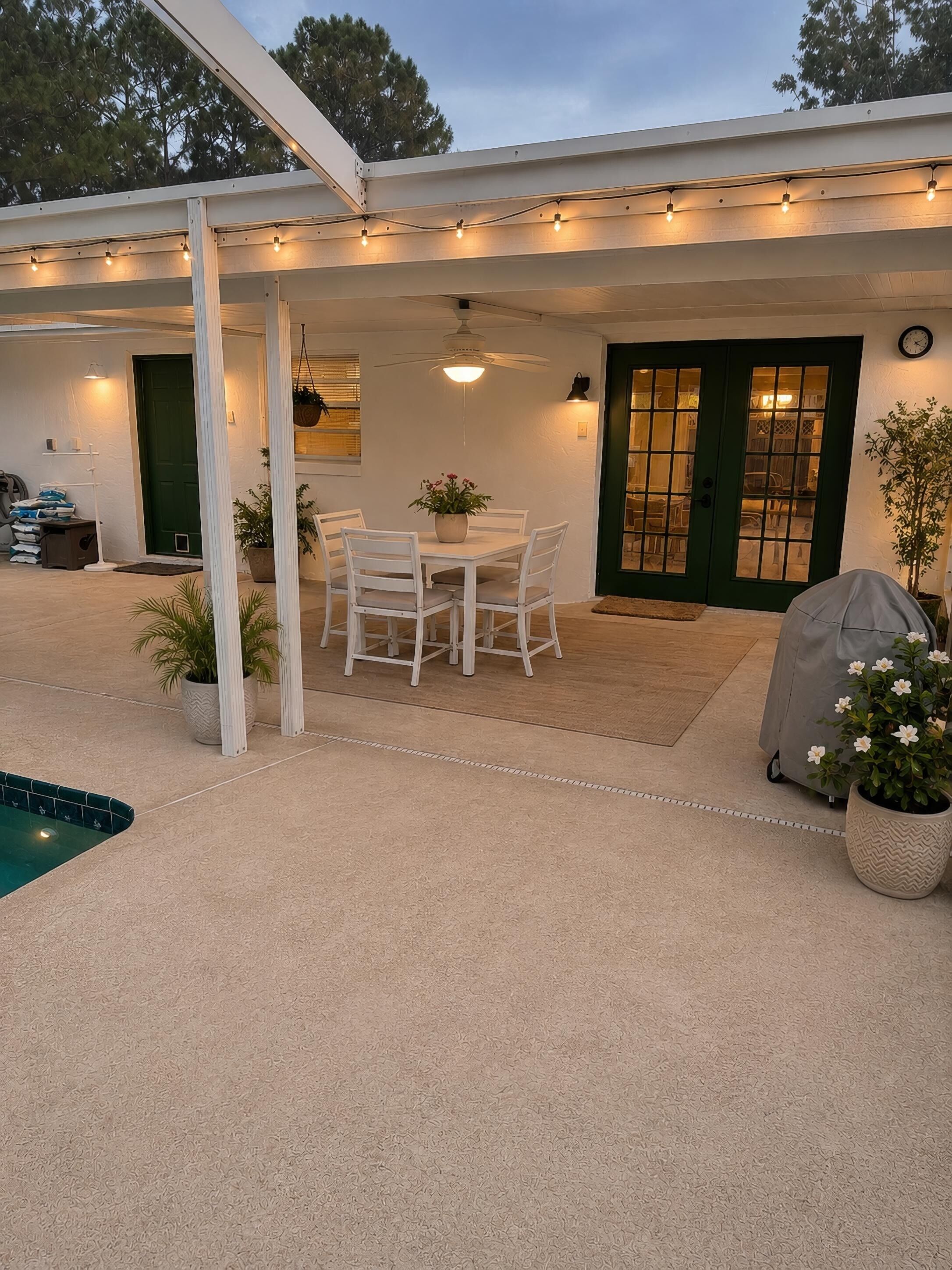 Outdoor dining