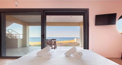 Ground floor beachfront studio/apartment