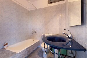 Handtücher, Seife, Toilettenpapier