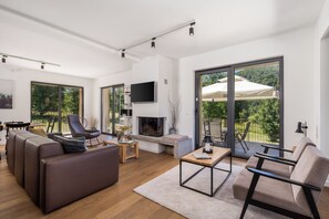 Fernseher, Tischfußball
