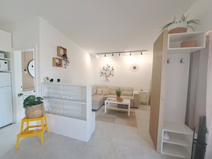 TV, table football - Elegant home with pool and terrace in peaceful Varaždin countryside. (Lužan Biškupečki)