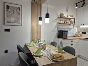 Dining - Elegant home with pool and terrace in peaceful Varaždin countryside. (Lužan Biškupečki)