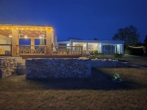 Exterior - Elegant home with pool and terrace in peaceful Varaždin countryside. (Lužan Biškupečki)