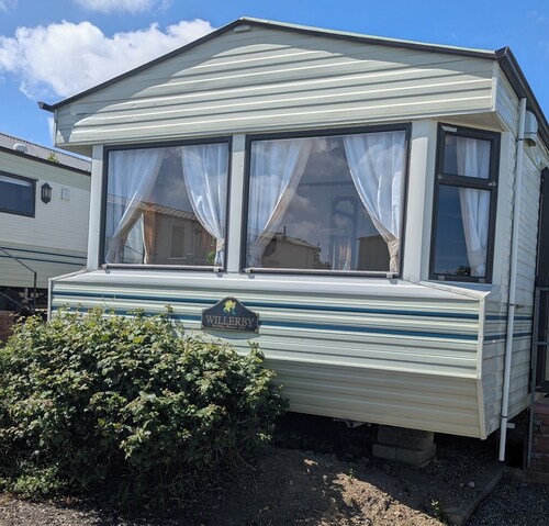  2-bedroom caravan in perfect Fishguard getaway spot