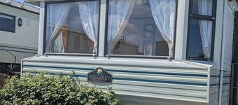  2-bedroom caravan in perfect Fishguard getaway spot