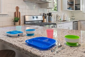 A kitchen with granite countertops, a stove, and various kitchen utensils. - Adorable 4-3 close to EVERYTHING! (Birmingham)