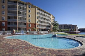 Outdoor pool - Kissimmee large 1 bedroom condo- Available July 10-14, 2026. Home away from home (Kissimmee)