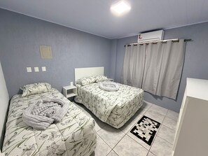 2 habitaciones, tabla de planchar con plancha, wifi y ropa de cama 