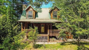 A rustic cabin with a porch, surrounded by trees. - Peaceful 3-bedroom mountain cabin in the charming & gated Talking Rock Resort. (Talking Rock)
