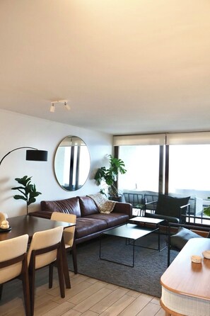 Apartemen Deluks, 2 kamar tidur, balkon, pemandangan teluk | Area keluarga