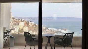 Deluxe Apartment, 2 Bedrooms, Balcony, Bay View | Interior