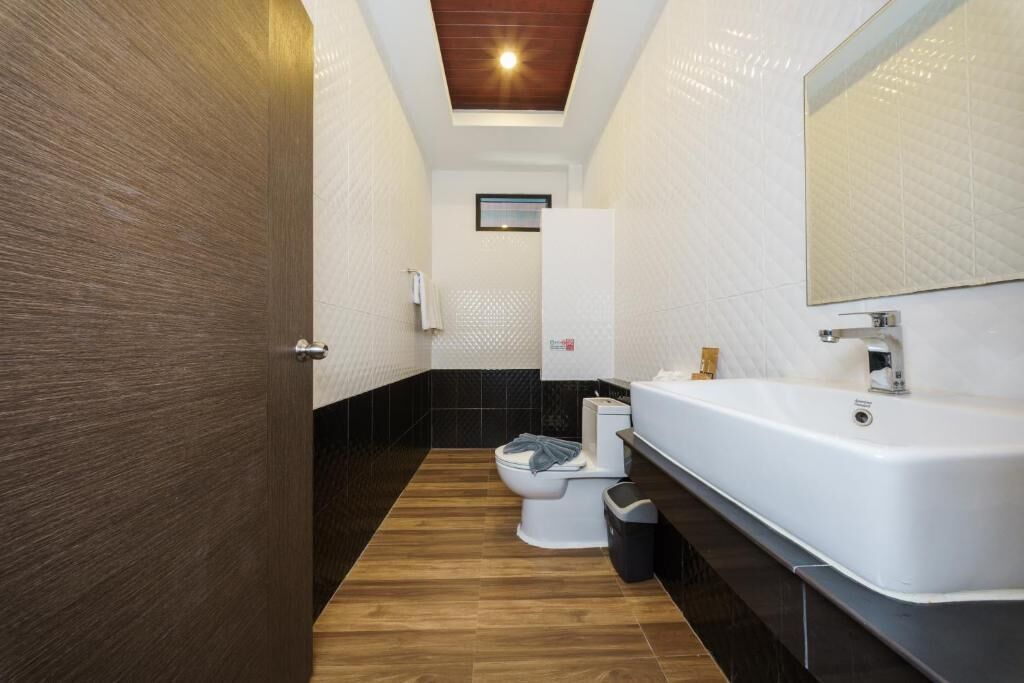 Family Villa, Balcony | Bathroom | Shower, free toiletries, hair dryer, slippers