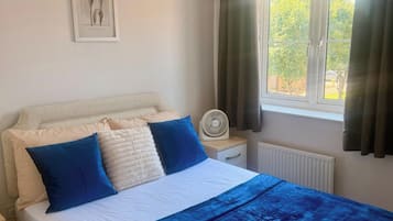 Iron/ironing board, WiFi, bed sheets