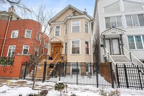 Exterior - 5 Minutes to Wrigley + Sauna + Games Free Parking (Chicago)