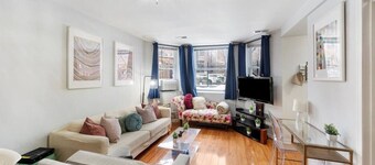 5 Minutes to Wrigley + Sauna + Games Free Parking