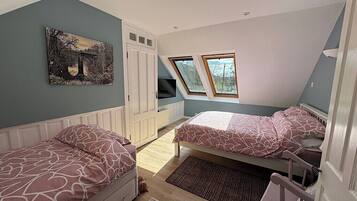Iron/ironing board, WiFi, bed sheets