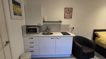 Fridge, microwave, stovetop, toaster