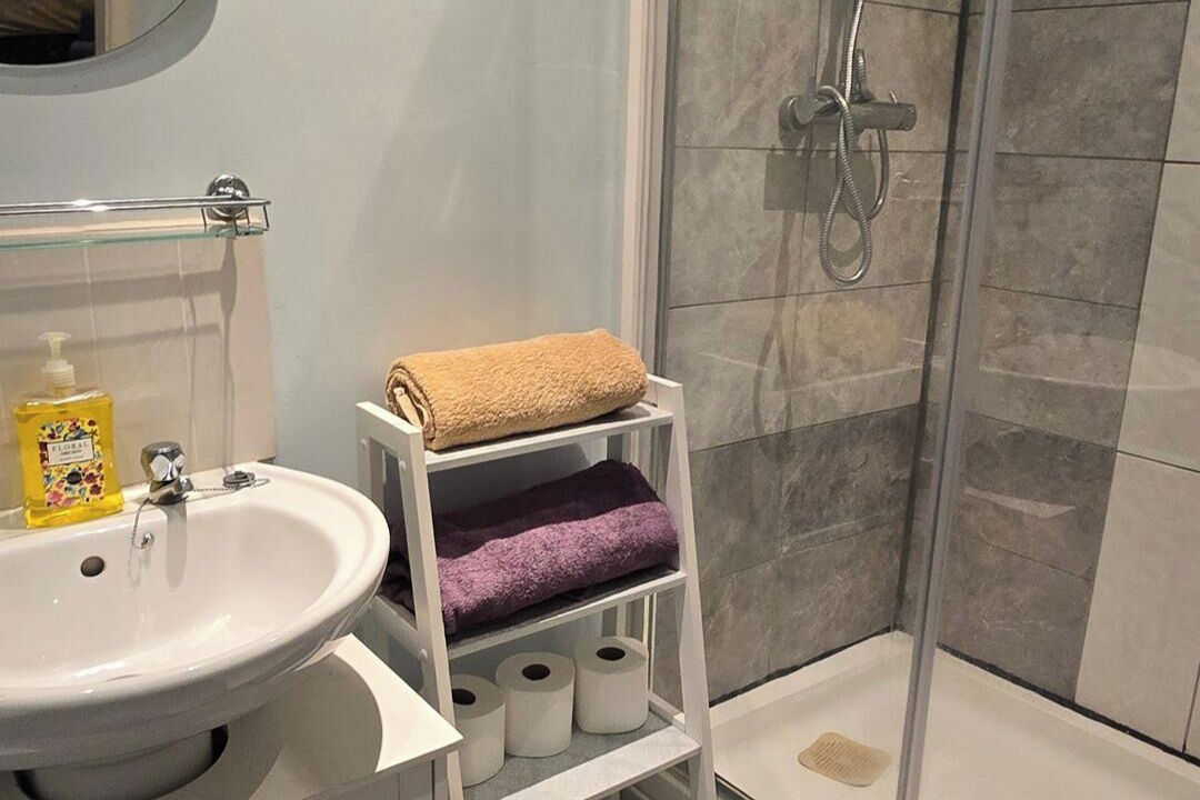 Shower, towels