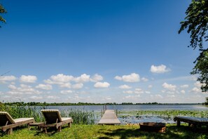 Property grounds - Family Waterfront Vacation  4BR, 3BA, Sleeps 12! (Omro)