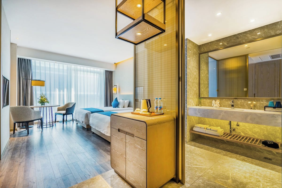 Standard Twin Room, City View | Iron/ironing board, free WiFi