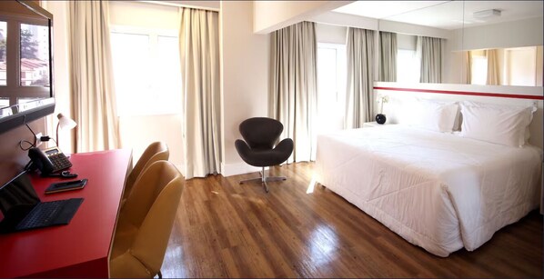 Room - Steps to Praia do Forte | Near Dunes Park & Downtown (São Paulo)