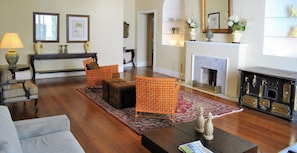 Interior - Enjoy Comfort and History in a Spacious Room Steps to São Pedro Cathedral (Rio de Janeiro)