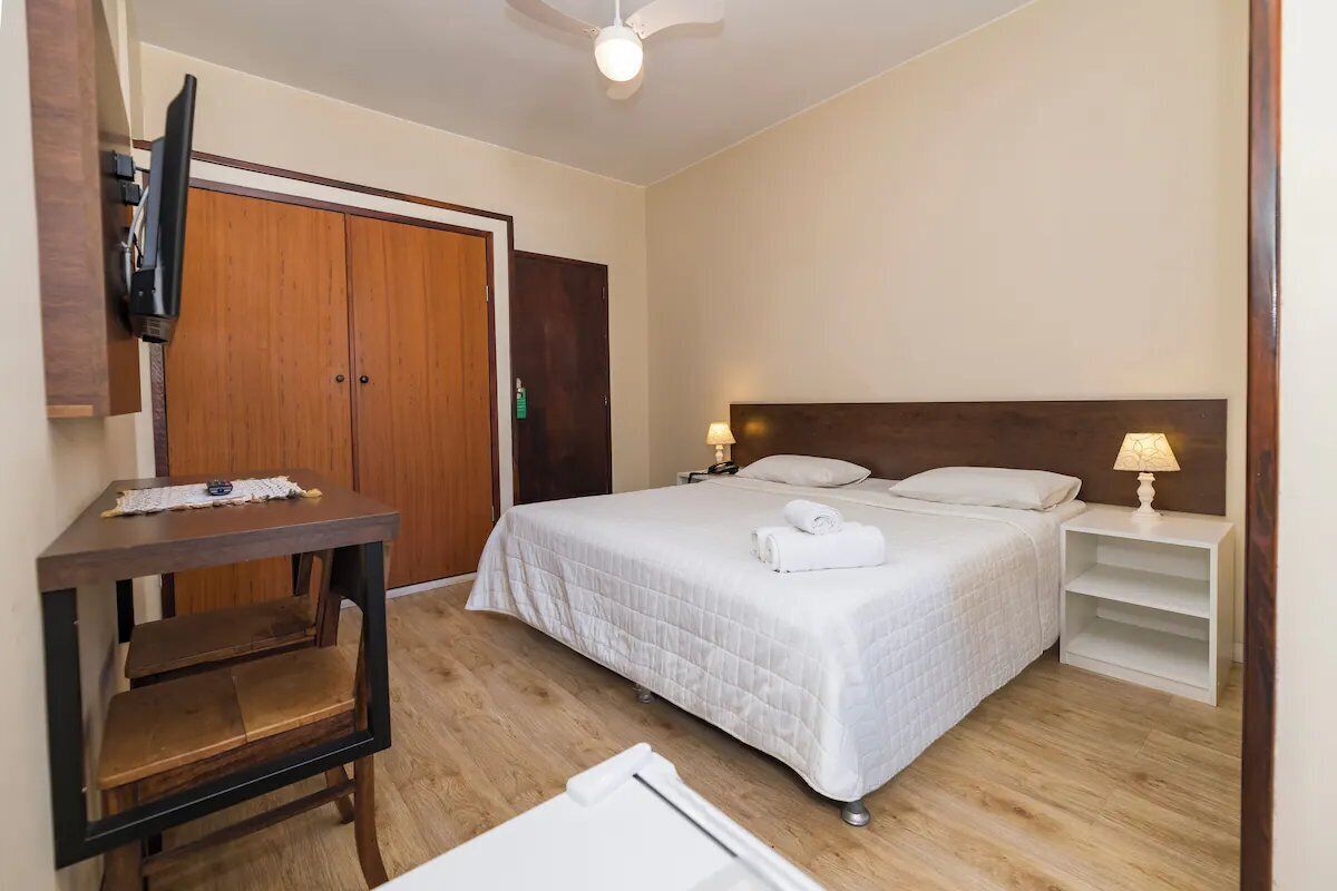 Wi-Fi de cortesia, roupa de cama